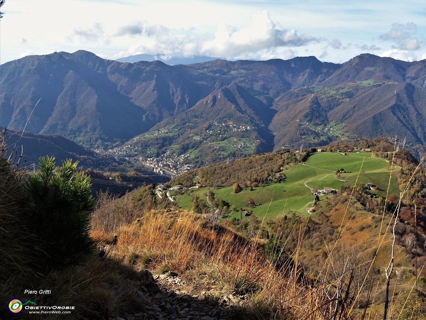 29 Vista su Spettino e San Pellegrino Terme.JPG